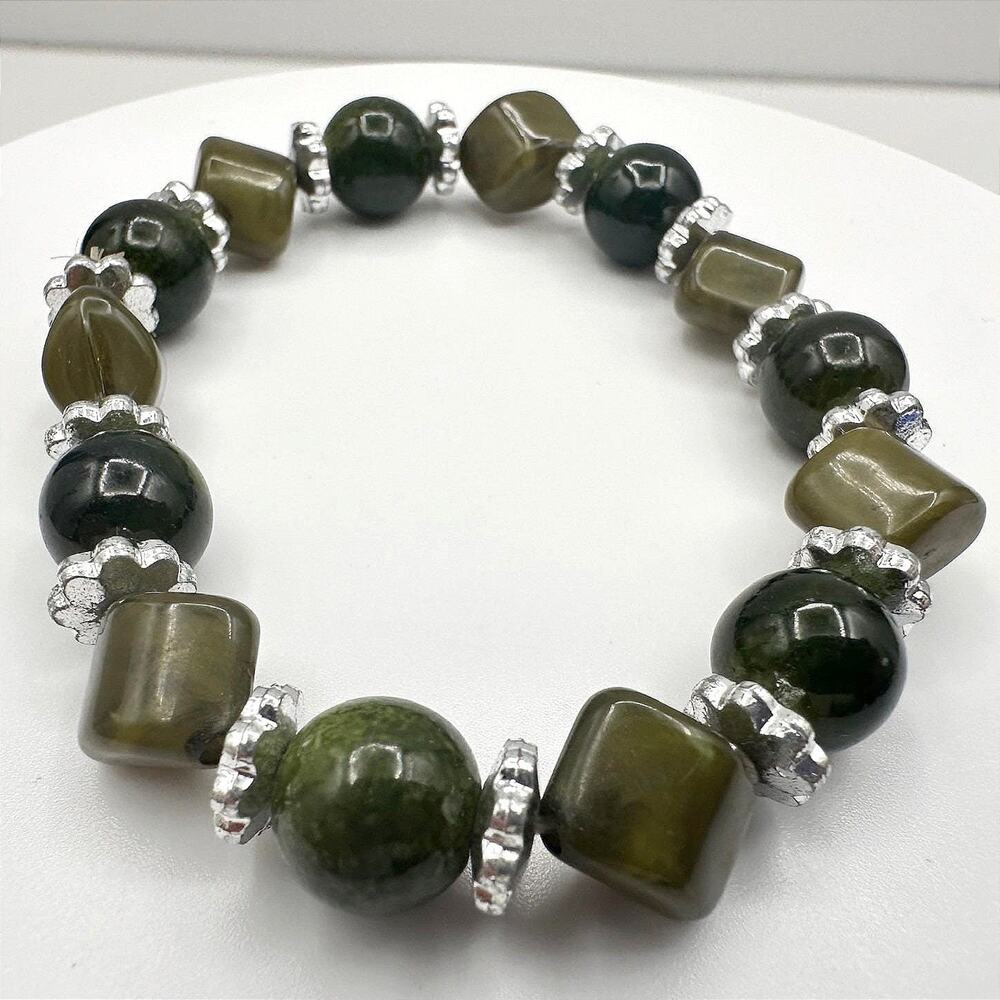 Vintage 90s Green Jade Stone Beaded Stretch Bracelet Silver Tone Boho Jewelry